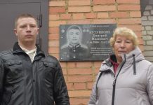 В Важновской школе увековечили память о погибшем выпускнике Дмитрии Кутушкине