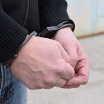 Нетрезвый шатчанин угрожал зарезать на улице женщину