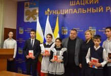 В День Конституции юным шатчанам вручили паспорта