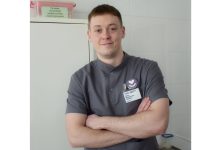 Шатчанин Игорь Рогожин окончил медколледж и вернулся работать фельдшером в родной город